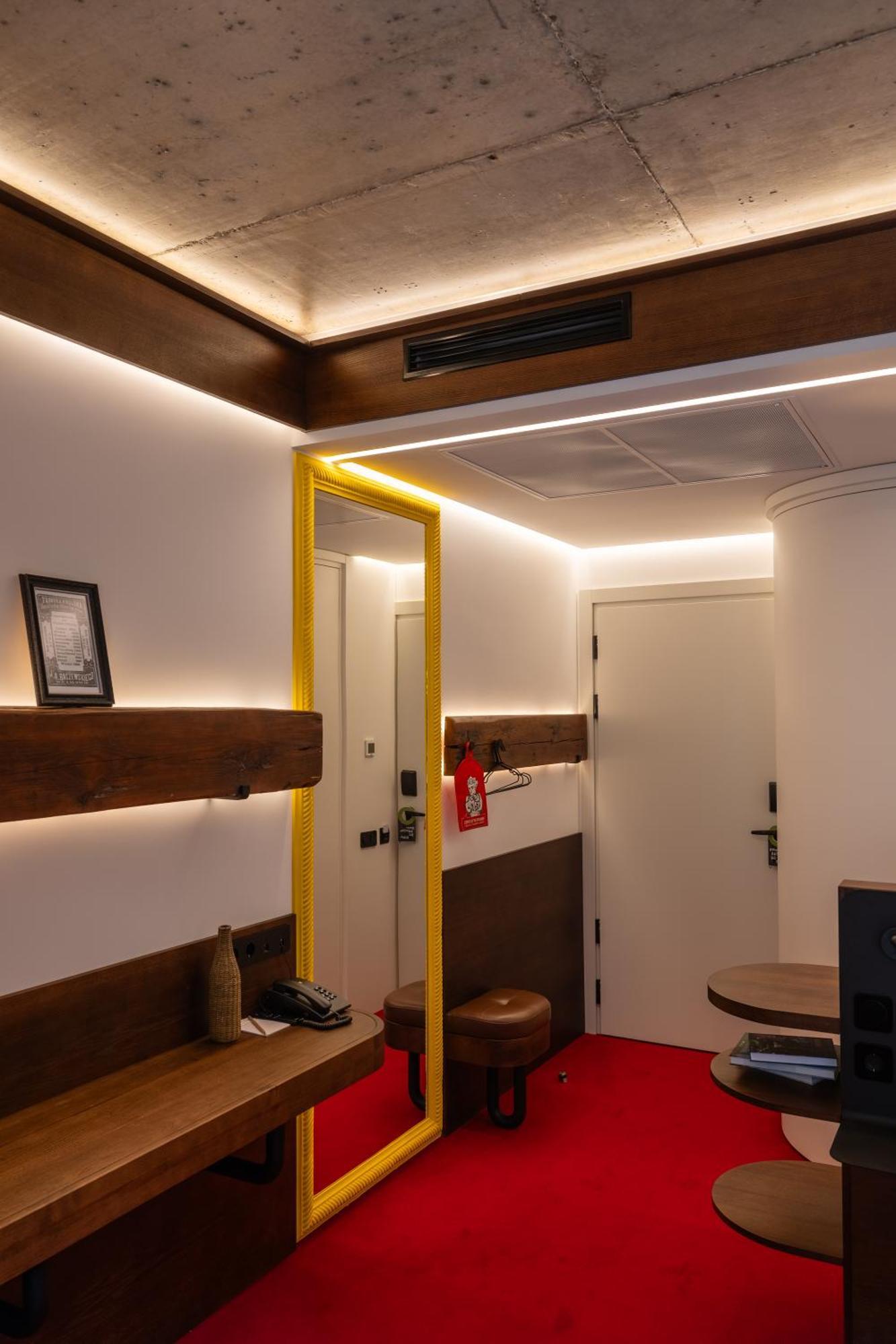 !Fest Hotel Rynok Square Львов Экстерьер фото